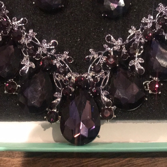 Stunning deep plum statement necklace earrings - Picture 3 of 11